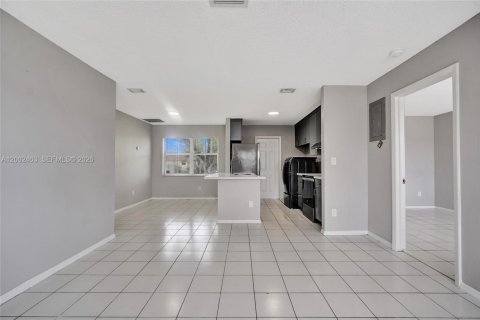 House in West Park, Florida 3 bedrooms, 106.65 sq.m. № 2068142 - photo 10