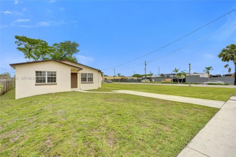 House in West Park, Florida 3 bedrooms, 106.65 sq.m. № 2068142 - photo 4