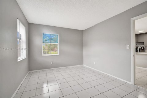 House in West Park, Florida 3 bedrooms, 106.65 sq.m. № 2068142 - photo 24