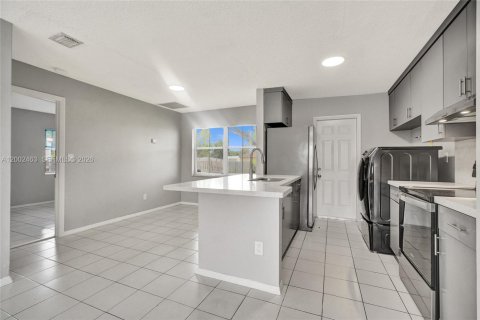 House in West Park, Florida 3 bedrooms, 106.65 sq.m. № 2068142 - photo 11