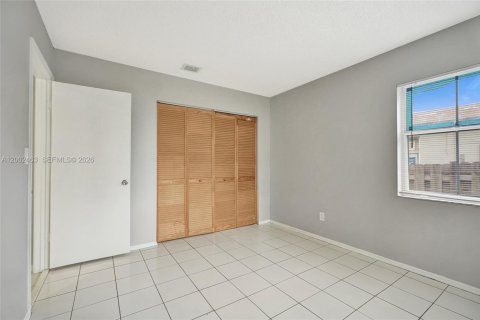 House in West Park, Florida 3 bedrooms, 106.65 sq.m. № 2068142 - photo 22