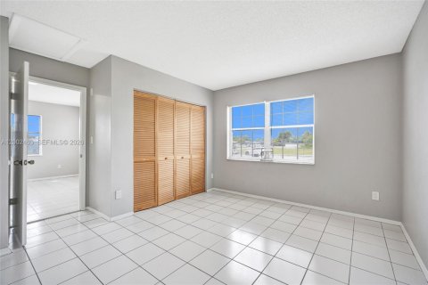 House in West Park, Florida 3 bedrooms, 106.65 sq.m. № 2068142 - photo 30