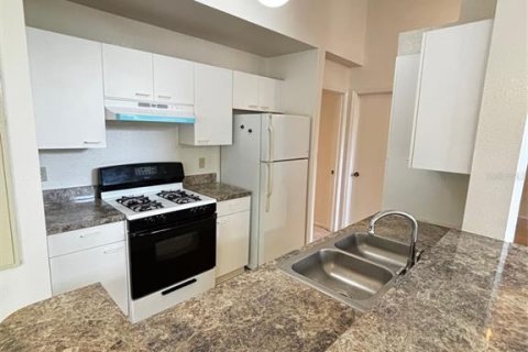 Купить кондоминиум в Киссимми, Флорида 5 комнат, 105.91м2, № 2226617 - фото 9