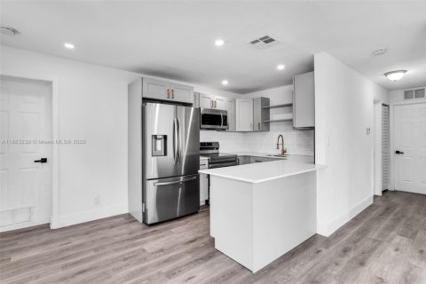 Villa ou maison à louer à Margate, Floride: 4 chambres, 126.9 m2 № 1930000 - photo 7