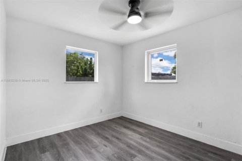 Villa ou maison à louer à Margate, Floride: 4 chambres, 126.9 m2 № 1930000 - photo 12