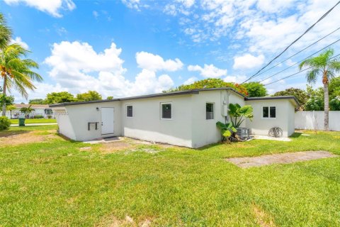 Villa ou maison à louer à Margate, Floride: 4 chambres, 126.9 m2 № 1930000 - photo 21