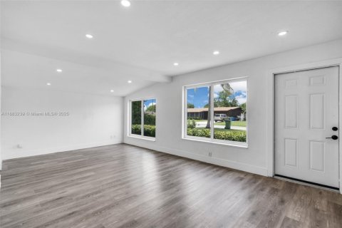 Villa ou maison à louer à Margate, Floride: 4 chambres, 126.9 m2 № 1930000 - photo 6