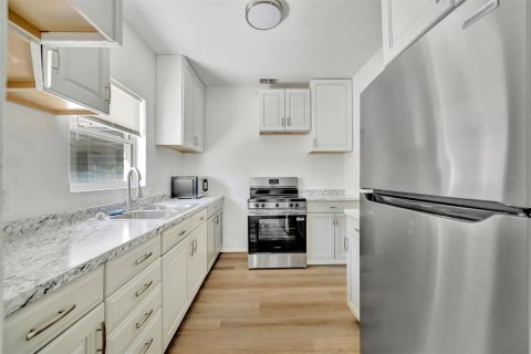 Casa en alquiler en Saint Petersburg, Florida, 3 dormitorios, 152.08 m2 № 2094583 - foto 10