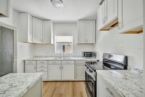 Casa en alquiler en Saint Petersburg, Florida, 3 dormitorios, 152.08 m2 № 2094583 - foto 11