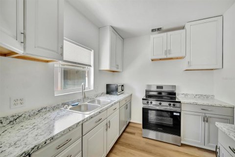 Casa en alquiler en Saint Petersburg, Florida, 3 dormitorios, 152.08 m2 № 2094583 - foto 12