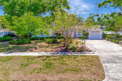 Casa en Saint Petersburg, Florida 3 dormitorios, 152.08 m2 № 2094583
