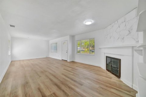 Casa en alquiler en Saint Petersburg, Florida, 3 dormitorios, 152.08 m2 № 2094583 - foto 3
