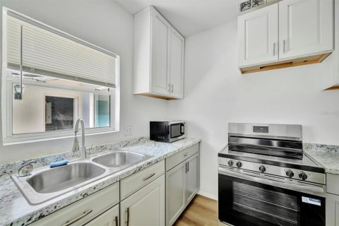 Casa en alquiler en Saint Petersburg, Florida, 3 dormitorios, 152.08 m2 № 2094583 - foto 13