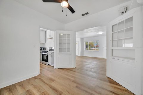 Casa en alquiler en Saint Petersburg, Florida, 3 dormitorios, 152.08 m2 № 2094583 - foto 9