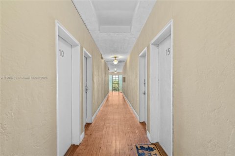 Купить кондоминиум в Майами-Бич, Флорида 39.95м2, № 2057863 - фото 23