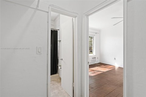 Купить кондоминиум в Майами-Бич, Флорида 39.95м2, № 2057863 - фото 15