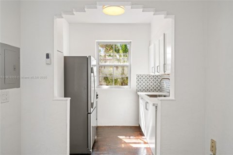 Купить кондоминиум в Майами-Бич, Флорида 39.95м2, № 2057863 - фото 2