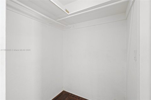 Купить кондоминиум в Майами-Бич, Флорида 39.95м2, № 2057863 - фото 20