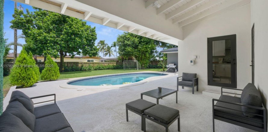 Villa ou maison à North Miami Beach, Floride 4 chambres, 190.64 m2 № 1865326