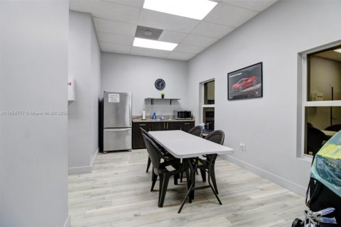 Commercial property in Hollywood, Florida № 1877820 - photo 28