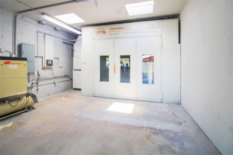 Commercial property in Hollywood, Florida № 1877820 - photo 2