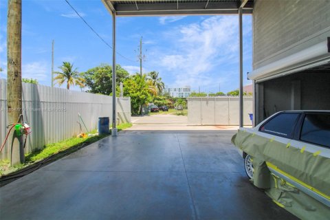 Commercial property in Hollywood, Florida № 1877820 - photo 8