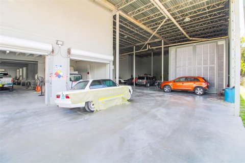 Commercial property in Hollywood, Florida № 1877820 - photo 10