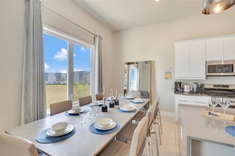 Condominio en venta en Four Corners, Florida, 5 dormitorios, 244.33 m2 № 1718323 - foto 15