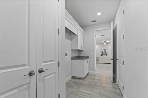 House in Orlando, Florida 4 bedrooms, 213.4 sq.m. № 1740531 - photo 16