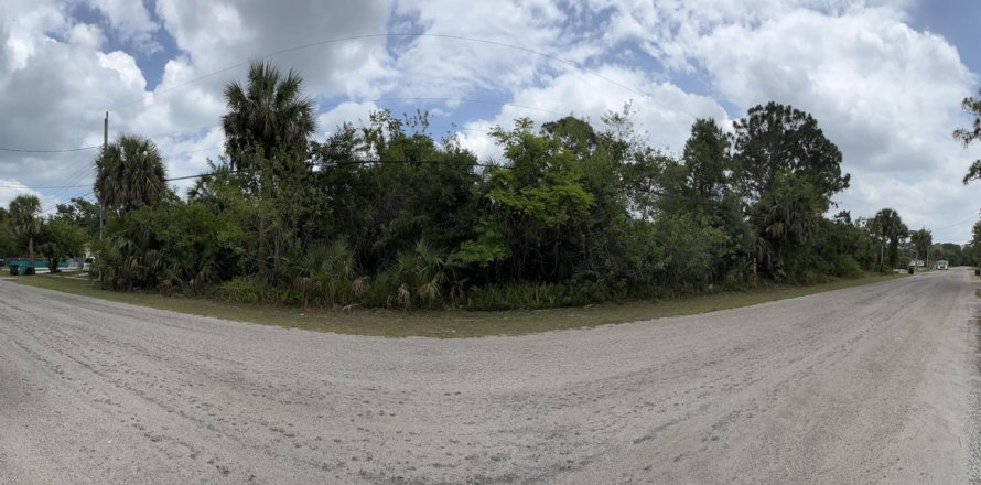 Terreno en Fort Pierce, Florida № 1179547