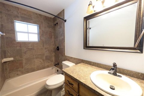 Villa ou maison à vendre à Sarasota, Floride: 3 chambres, 94.2 m2 № 2430821 - photo 19
