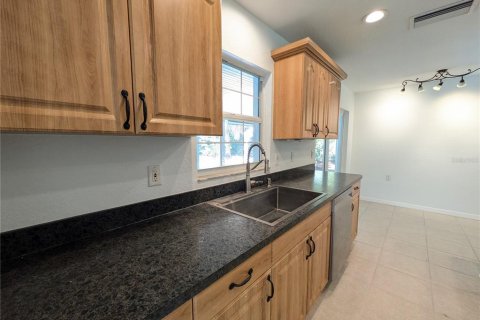 Villa ou maison à vendre à Sarasota, Floride: 3 chambres, 94.2 m2 № 2430821 - photo 11