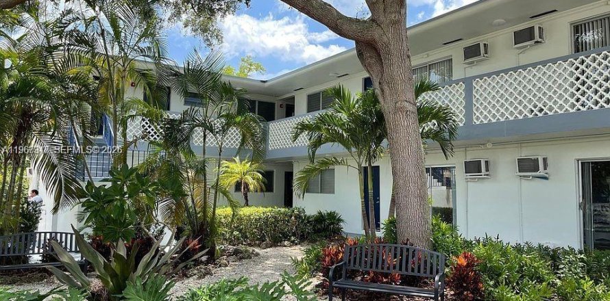 Appartement à North Miami, Floride 1 chambre, 712.47 m2 № 2028301