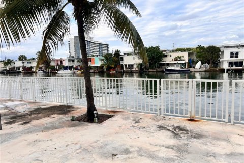 Condo in Miami Beach, Florida, 1 bedroom  № 2054390 - photo 20