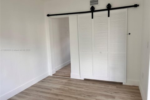 Condo in Miami Beach, Florida, 1 bedroom  № 2054390 - photo 7