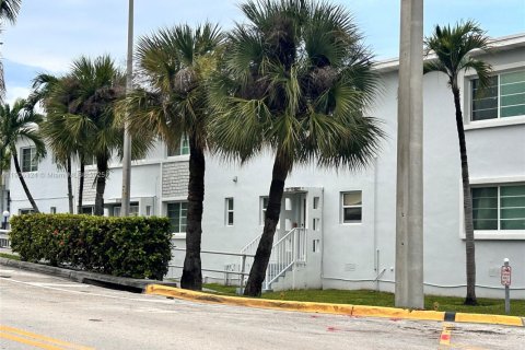 Condo in Miami Beach, Florida, 1 bedroom  № 2054390 - photo 24