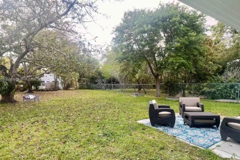 Casa en alquiler en North Miami, Florida, 3 dormitorios, 139.35 m2 № 1938420 - foto 4