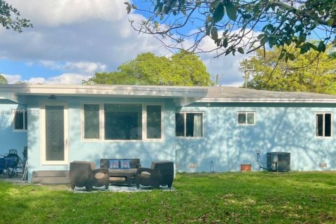 Casa en alquiler en North Miami, Florida, 3 dormitorios, 139.35 m2 № 1938420 - foto 14