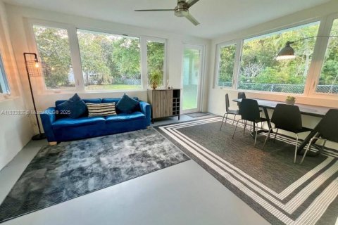 Casa en alquiler en North Miami, Florida, 3 dormitorios, 139.35 m2 № 1938420 - foto 11