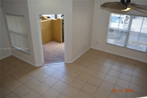 Снять в аренду кондоминиум в Тамарак, Флорида 3 спальни, 142.7м2, № 1990877 - фото 23