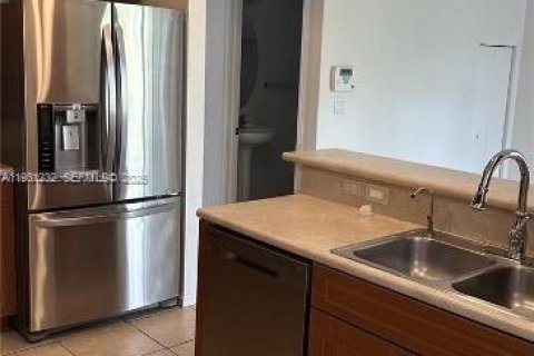 Снять в аренду кондоминиум в Тамарак, Флорида 3 спальни, 142.7м2, № 1990877 - фото 13