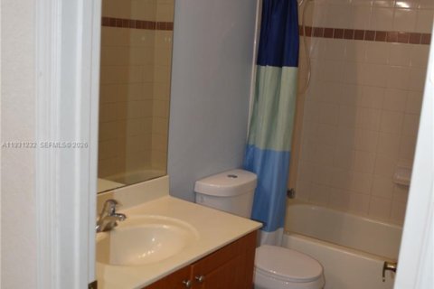 Снять в аренду кондоминиум в Тамарак, Флорида 3 спальни, 142.7м2, № 1990877 - фото 19