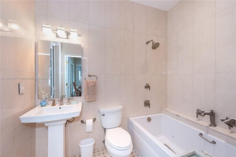 Villa ou maison à vendre à Coral Gables, Floride: 6 chambres, 455.78 m2 № 1948042 - photo 29