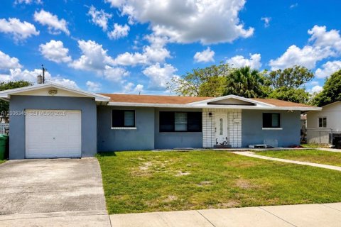 House in Miami Gardens, Florida 3 bedrooms, 125.7 sq.m. № 2076125