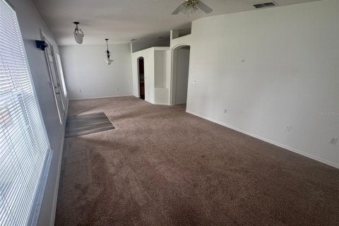House in Poinciana, Florida 3 bedrooms, 153.85 sq.m. № 1767996 - photo 19