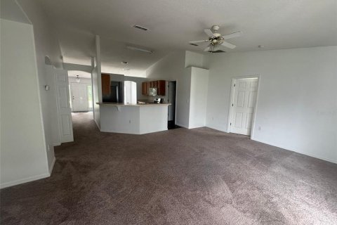 House in Poinciana, Florida 3 bedrooms, 153.85 sq.m. № 1767996 - photo 9