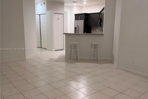 Casa en venta en Sunrise, Florida, 3 dormitorios, 105.63 m2 № 2072361 - foto 2
