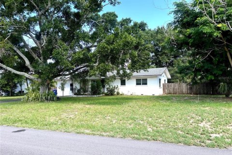 House in Eagle Lake, Florida 2 bedrooms, 159.98 sq.m. № 2156432 - photo 2