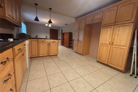 House in Eagle Lake, Florida 2 bedrooms, 159.98 sq.m. № 2156432 - photo 8