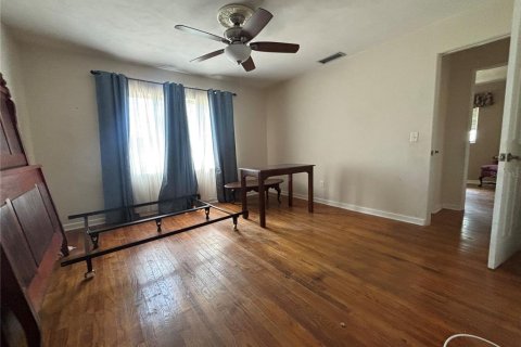 House in Eagle Lake, Florida 2 bedrooms, 159.98 sq.m. № 2156432 - photo 12